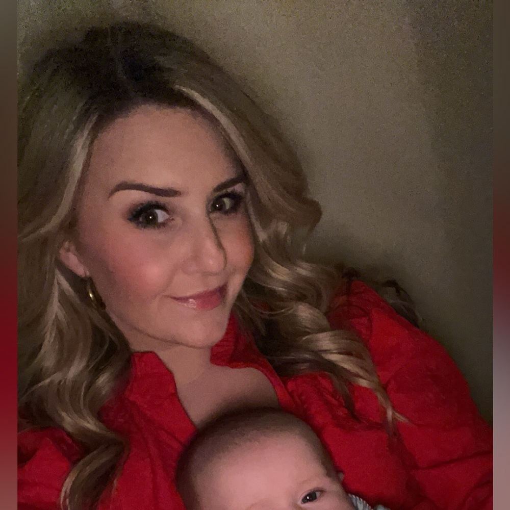 Meet your Posher, Brooke. I am willing to bundle items if wanted!